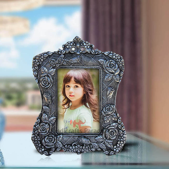 Handicrafts Paradise Photo Frame Victorian Style with Floral Motif in Metal - Image 2